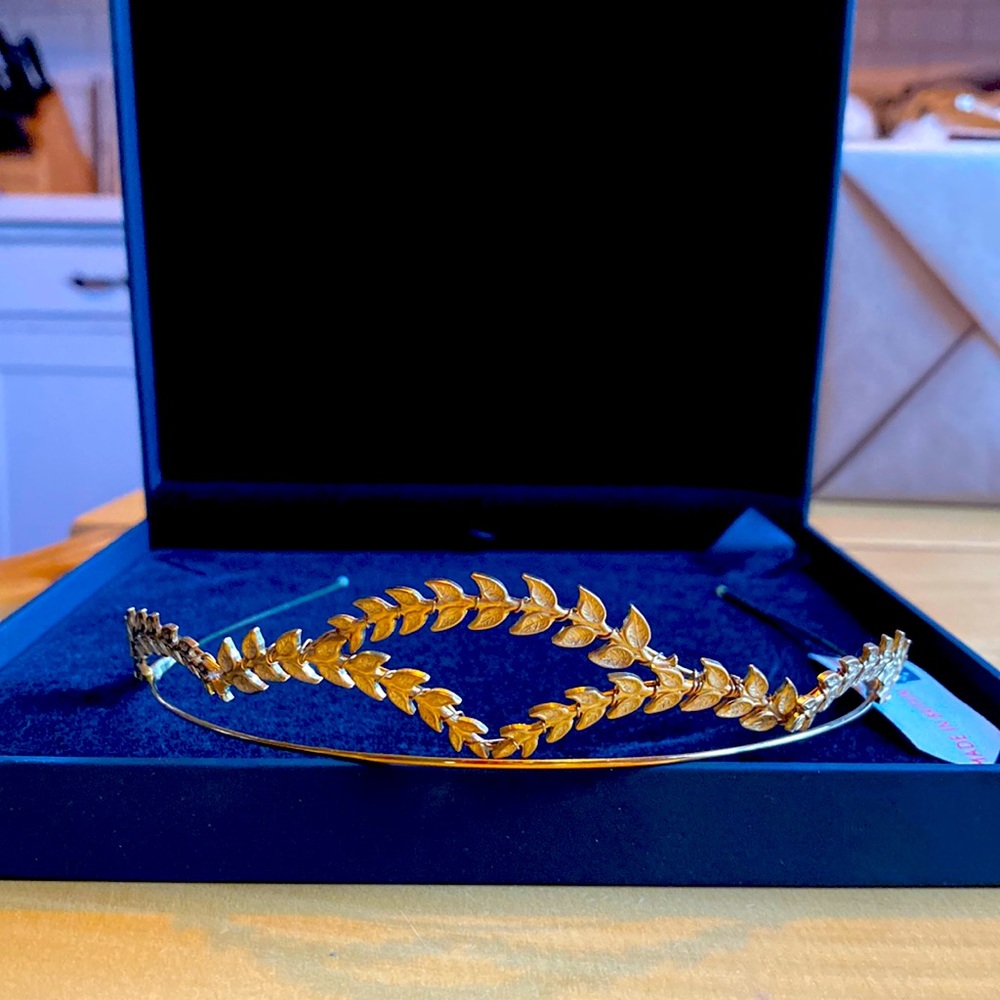 Lovely and simple bridal headpiece. Handmade in Britain.